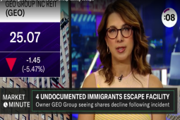 VOO Attracts $14.3B as Assets Flow Out of IVV