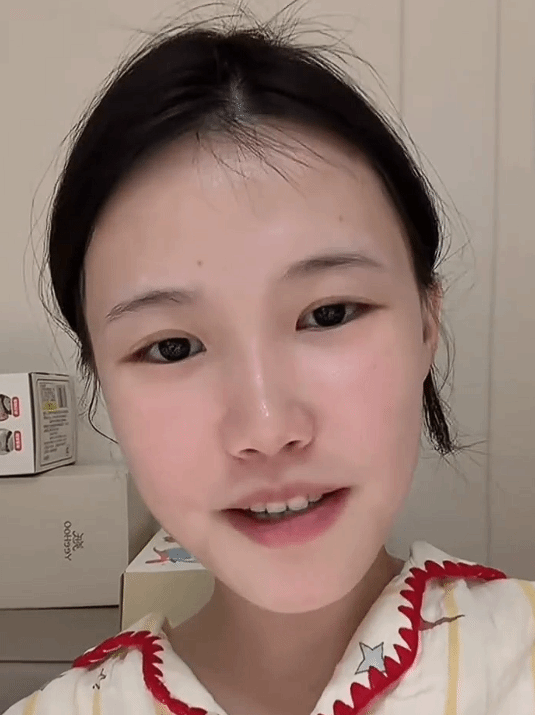 童锦程风波再起，孩子妈直播回应：抚养费不止2000