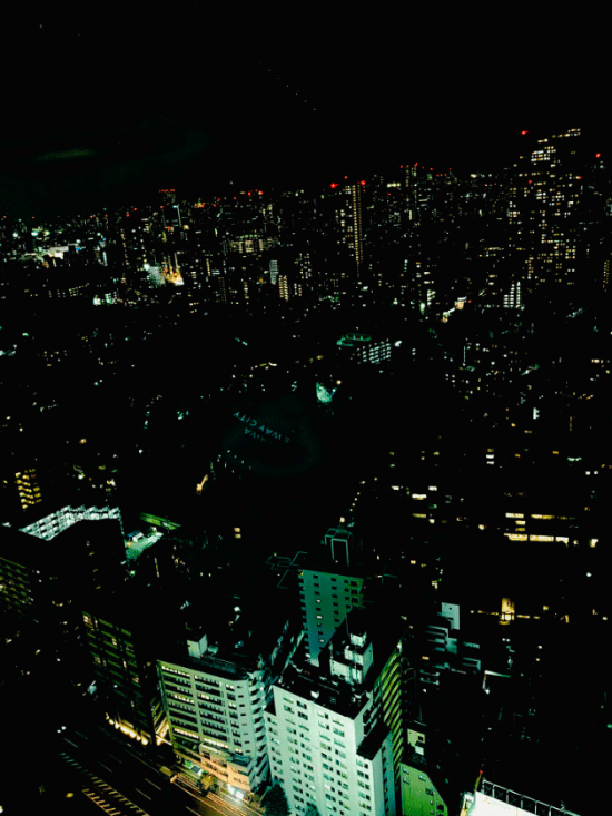 小岛秀夫发布城市夜景照片未配文字，玩家留言支持《Physint》合作变动