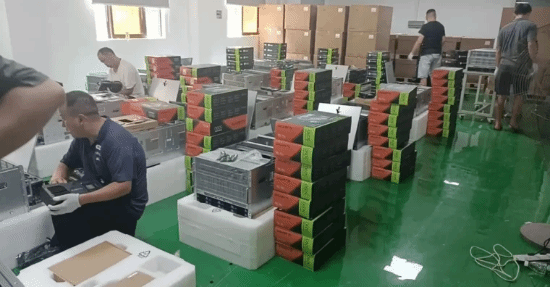 RTX 5090被大量采购用于AI服务器，玩家面临供应紧张与价格上涨