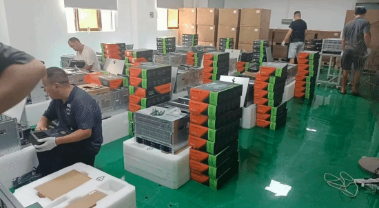 RTX 5090美国最低售价约5000美元，AI企业整托扫货致玩家加价购买