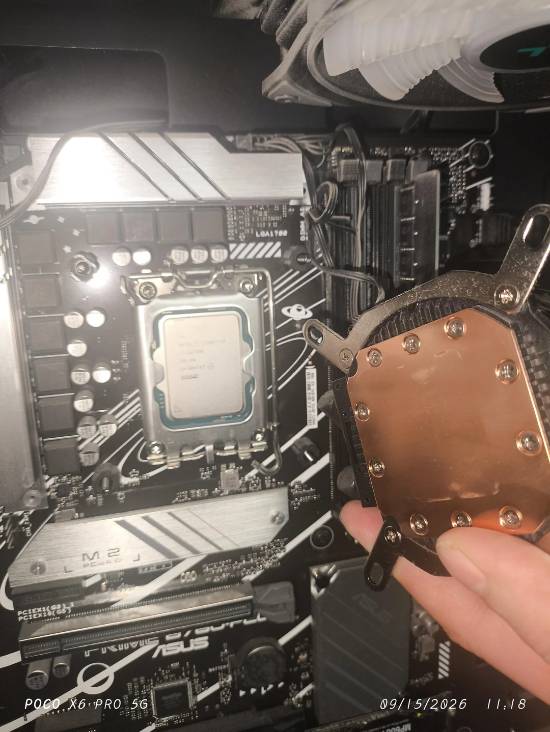 i7-12700K装机三年未涂硅脂，长期100°C降频运行