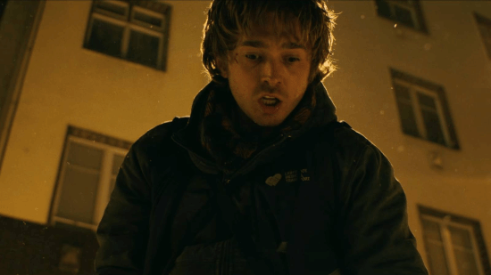 《生化危机》新真人电影上映：主角结局变异为怪兽，观众不满