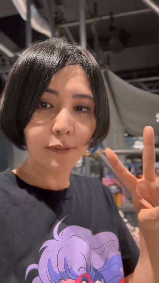 美女制作人约到马斯克玩自己的游戏 但却惹火上身