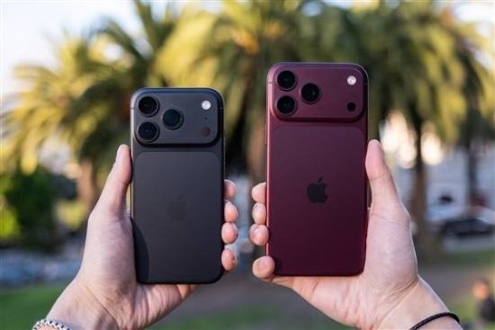 博主首拆iPhone 18 Pro：屏幕现坏点，安兔兔跑分不到340万不及小米玄戒O3