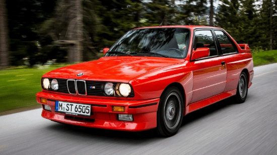 宝马官方发布《GTA6》风格海报 主角车辆原型为BMW E30 3系