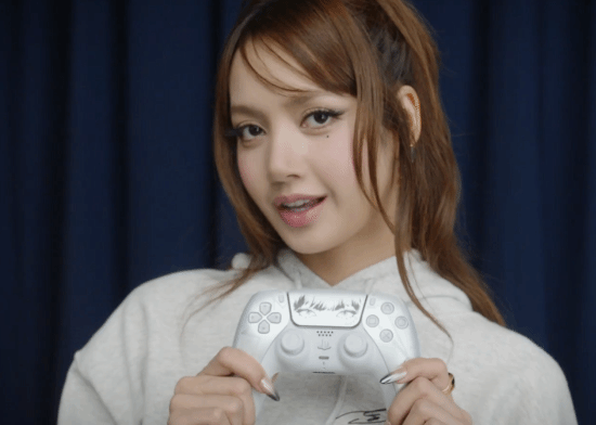 PlayStation与BLACKPINK成员Lisa推出联名DualSense限量手柄，10月30日发售