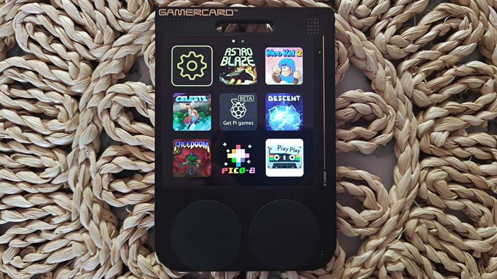 Grant Sinclair 推出 Gamercard 掌机：PCB 三明治设计，售价 99 英镑起