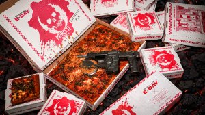 Xbox与Prince St. Pizza合作推出《战争机器:E-Day》主题披萨与60美元原型骑兵链锯披萨刀