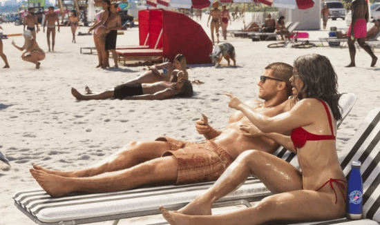 《GTA6》新截图曝光角色身体细节，玩家关注肌肉与皮肤表现