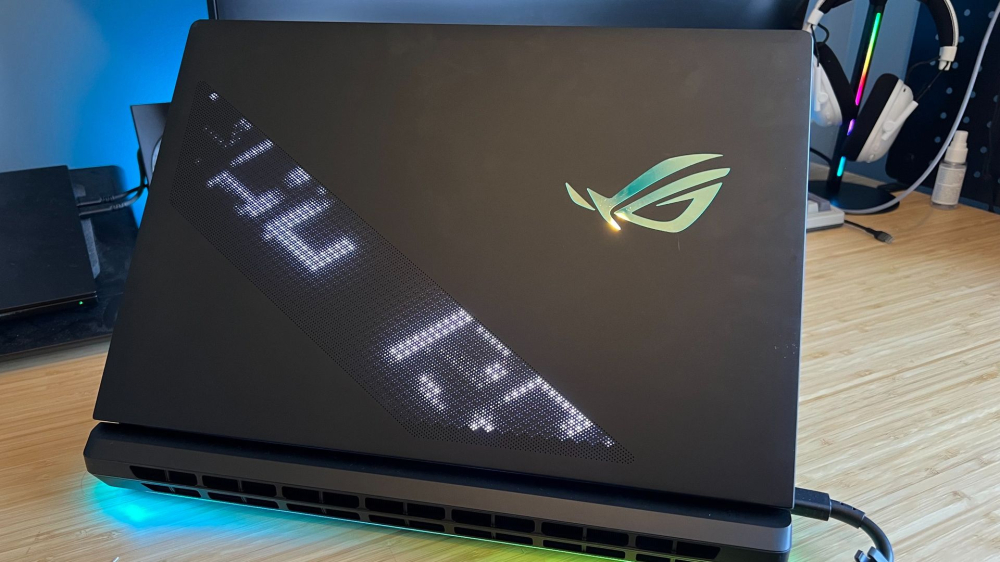 华硕ROG Strix Scar 18 2026款评测：升级4K Mini LED屏与散热，RTX 5090版售价超4000美元