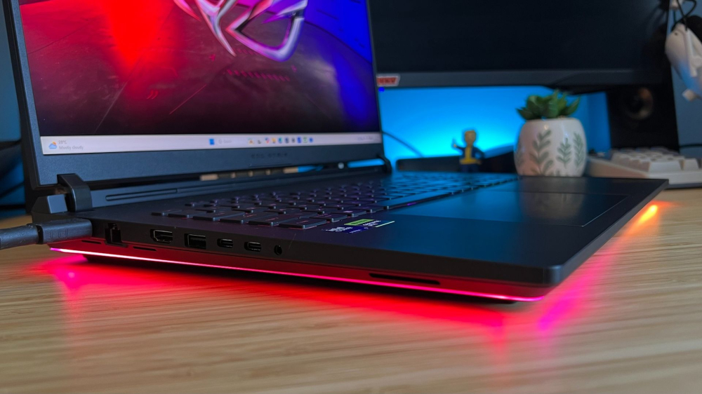 华硕ROG Strix Scar 18 2026款评测：升级4K Mini LED屏与散热，RTX 5090版售价超4000美元