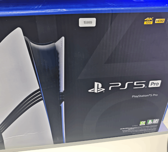 北京王府井PlayStation官方店PS5 Pro标价15999元，为国行建议零售价两倍多