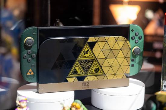 塞尔达传说40周年纪念版Switch 2主机与Pro手柄10月29日发售，Pro手柄真机图公开