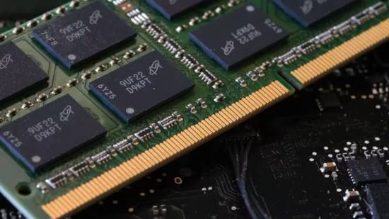 深圳华强北内存条一年涨价超300%，DDR5 16G零售价突破1400元