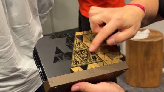 《塞尔达传说》40周年限定Switch 2与Pro手柄实拍上手展示公开