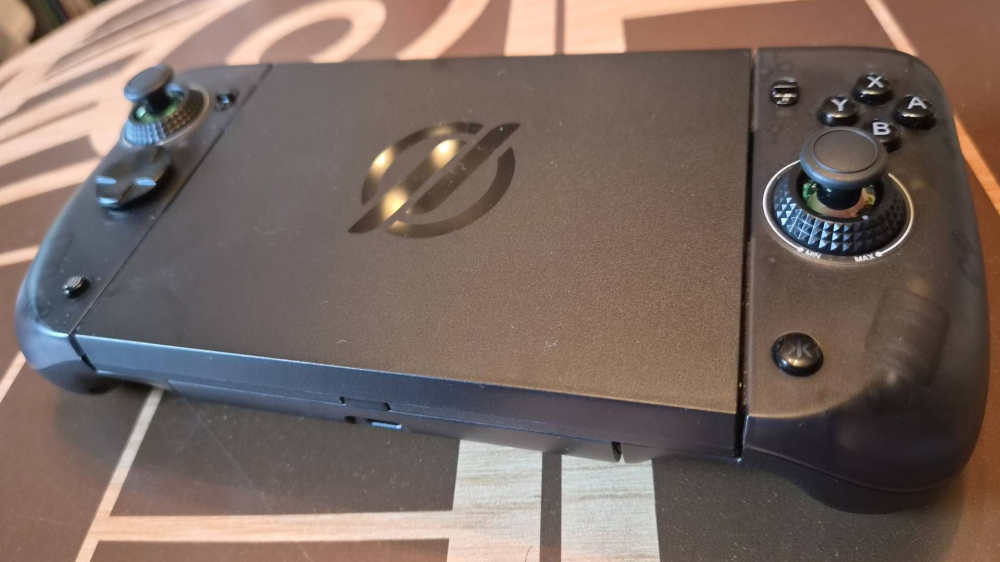 CRKD Nitro Deck 2 评测：Joy-Con 可闲置，但并非完美替代品