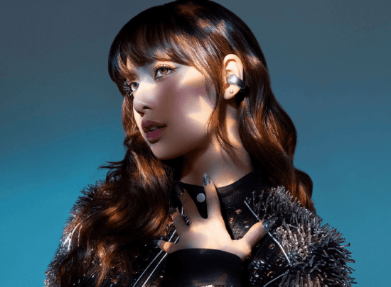 索尼与BLACKPINK成员Lisa联名PS5手柄国行开售，天猫标价639元已售800+件