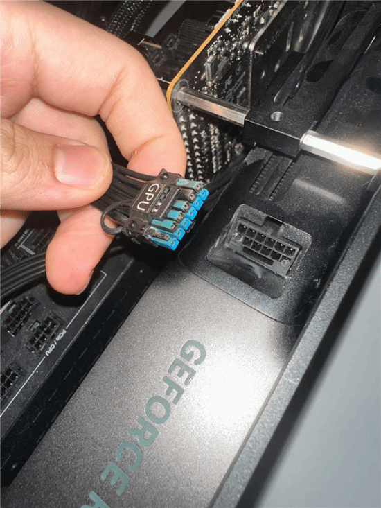 二手RTX 5090公版供电接口熔毁，无购买凭证仍获英伟达换新