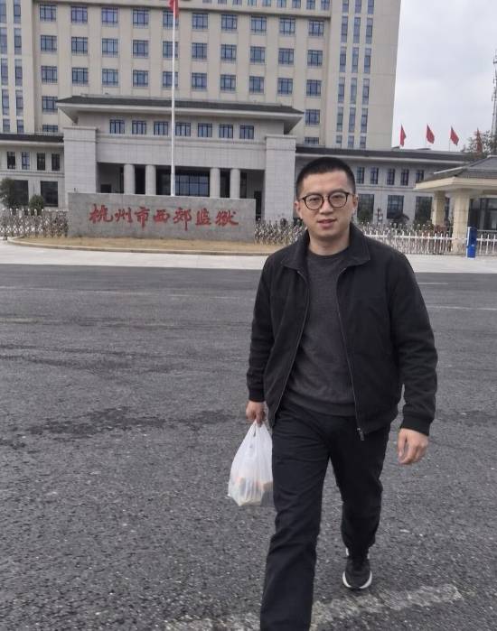 停播近三年后狗贼多个账号出现活跃迹象，玩家关注是否复播