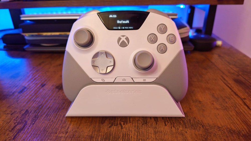 SteelSeries Aeon Pro 手柄售价250美元，评测认为难以理解其定价