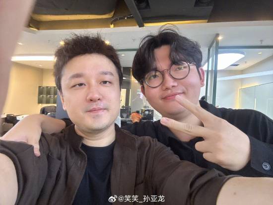 孙亚龙理发店试营业首日接待水友，紧急招聘男发师傅7000元保底