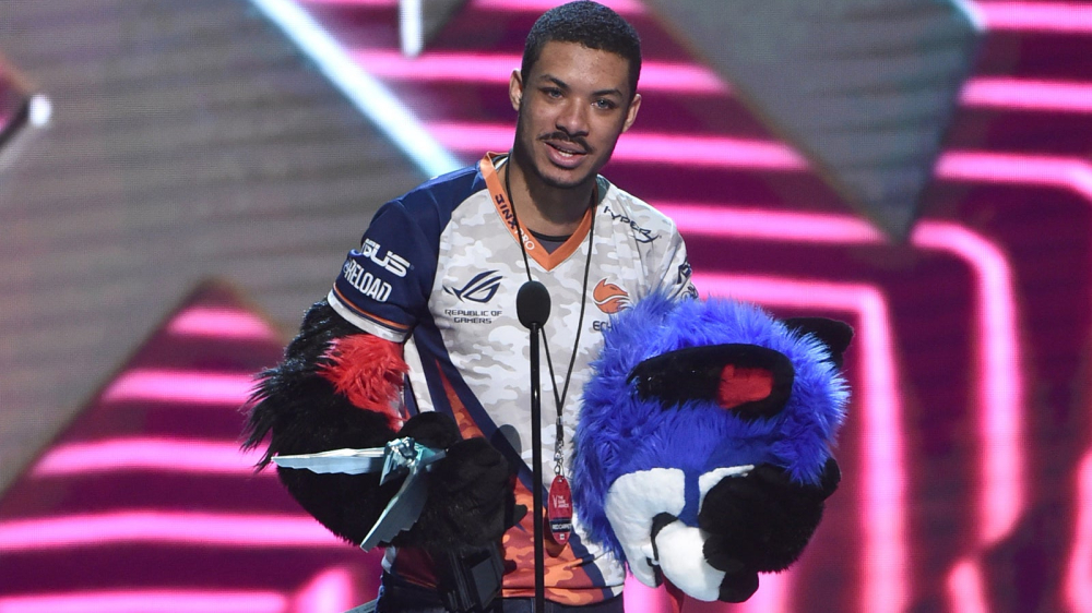 因活动方在 AI 生成海报中使用其肖像，知名选手 SonicFox 宣布与该游戏展解约