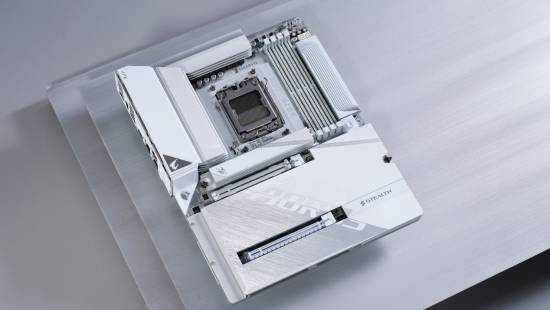 技嘉推出B850M AORUS STEALTH系列背插主板，提供黑白双版本