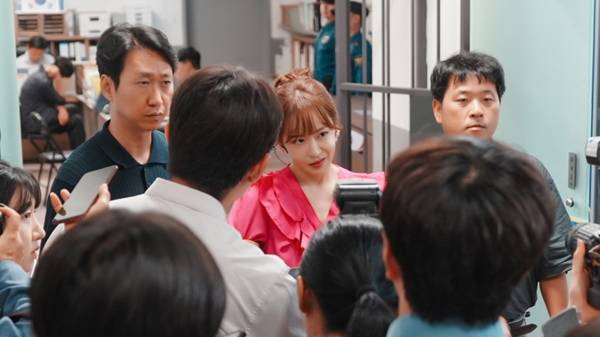 STORYTACO与SHOWBOX公开真人互动影游《救命！我被困在狗血韩剧里了！》Steam页面，DEMO预计12月推出