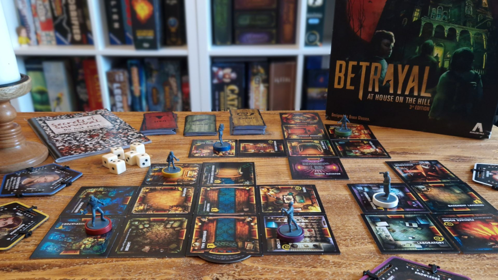 《Betrayal at House on the Hill》第三版亚马逊售价48.95美元，原文作者称玩十余年仍未厌倦